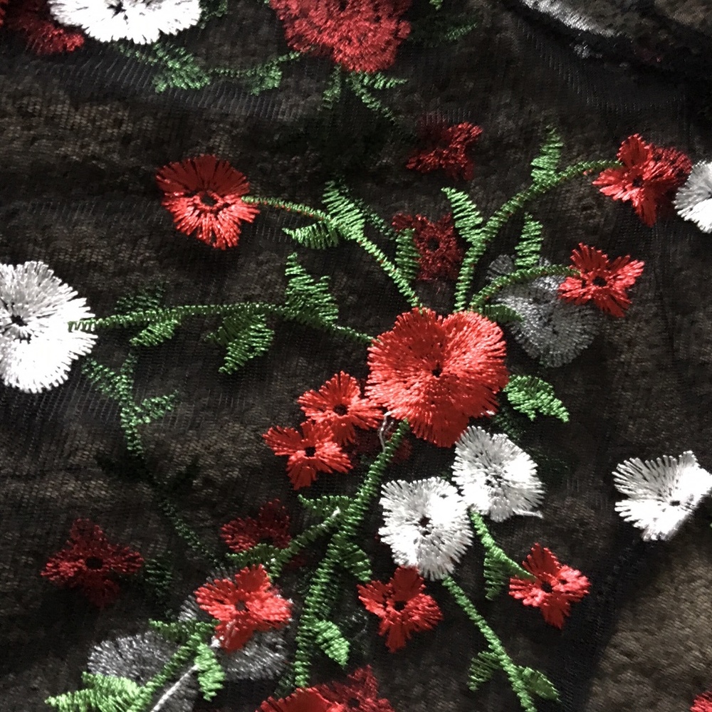 LACE TOP - Picture 2 of 3